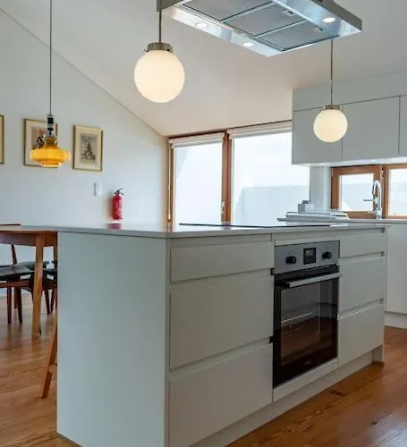 The View * Πόντα Ντελγκάντα